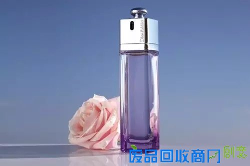 10大香水品牌广告文案04.webp.jpg