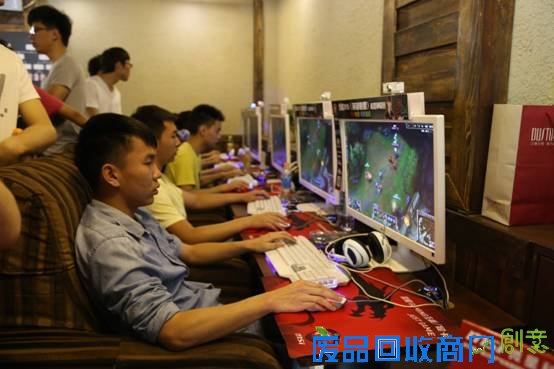 微星2015《英雄联盟》校园争霸赛 成都开战 