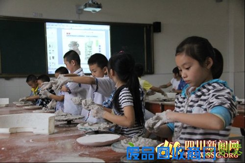 蓬溪县外国语学校：我的童年我做主