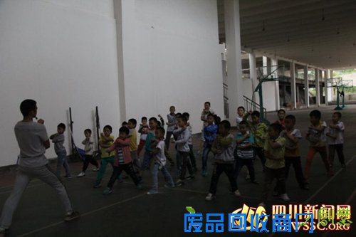 蓬溪县外国语学校：我的童年我做主