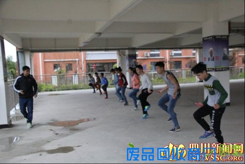 蓬溪县外国语学校：我的童年我做主