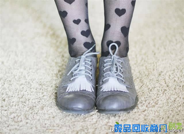 DIY让自己的旧鞋变新鞋就这么简单任性