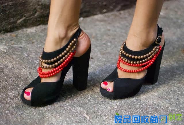 DIY让自己的旧鞋变新鞋就这么简单任性