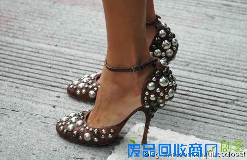 DIY让自己的旧鞋变新鞋就这么简单任性