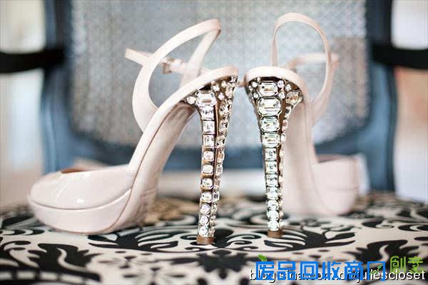 DIY让自己的旧鞋变新鞋就这么简单任性