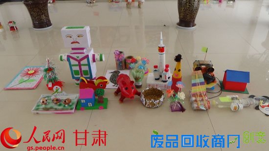 永靖县移民小学开展“变废为宝”手工制作评比活动