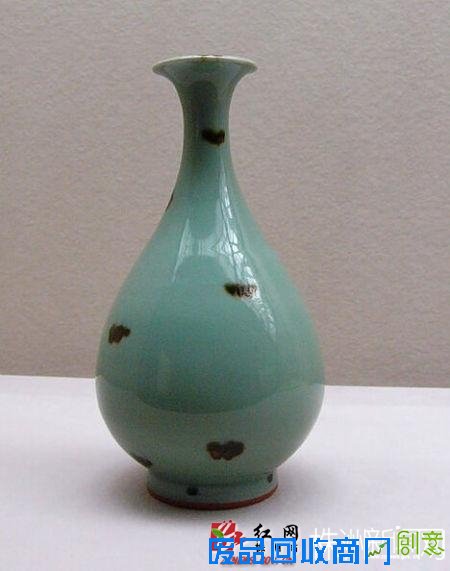 元代龙泉窑青釉褐斑玉壶春瓶