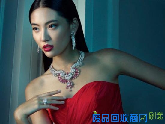 早春浪漫来袭 明星大爱花朵元素肆意绽放 体育