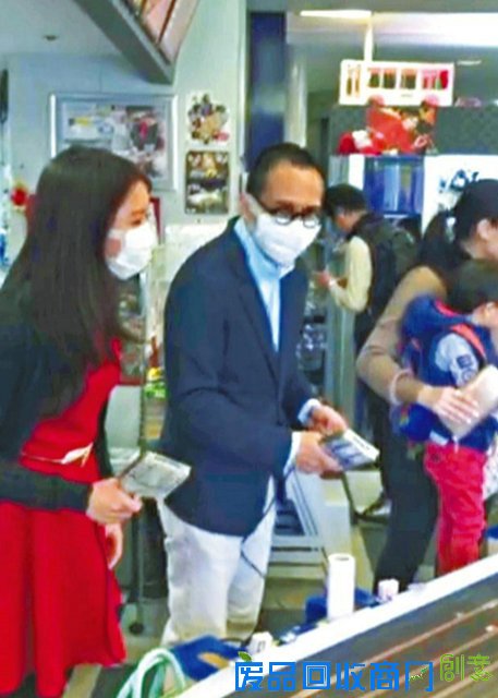 李嘉诚儿子约美女享受平民约会 身家45亿美元仅花36元