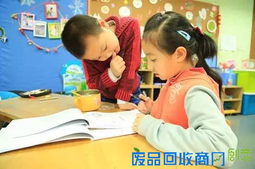 校园热点?|?孩子中午都在学校干些什么?这些学校的『午间生活照』,让人“震惊”!