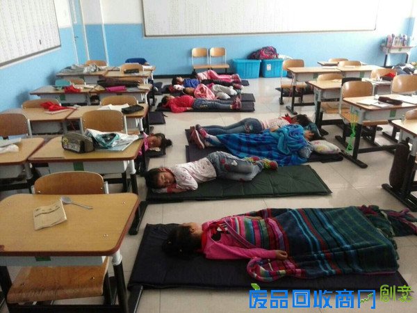 校园热点?|?孩子中午都在学校干些什么?这些学校的『午间生活照』,让人“震惊”!