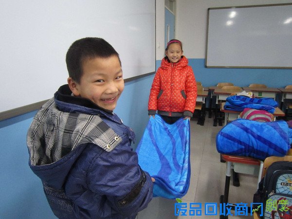 校园热点?|?孩子中午都在学校干些什么?这些学校的『午间生活照』,让人“震惊”!