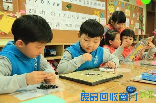 校园热点?|?孩子中午都在学校干些什么?这些学校的『午间生活照』,让人“震惊”!