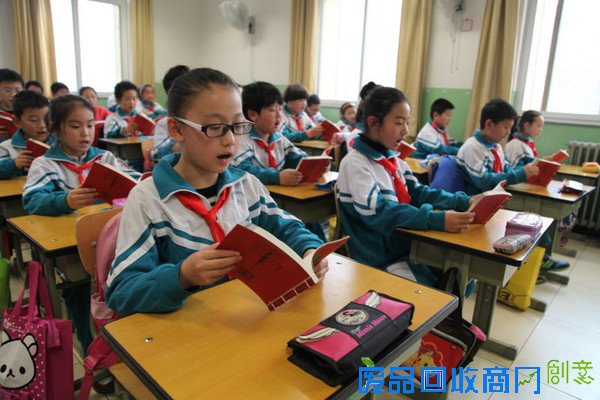 校园热点?|?孩子中午都在学校干些什么?这些学校的『午间生活照』,让人“震惊”!