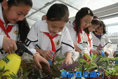 校园热点?|?孩子中午都在学校干些什么?这些学校的『午间生活照』,让人“震惊”!