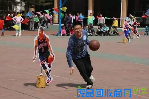 校园热点?|?孩子中午都在学校干些什么?这些学校的『午间生活照』,让人“震惊”!