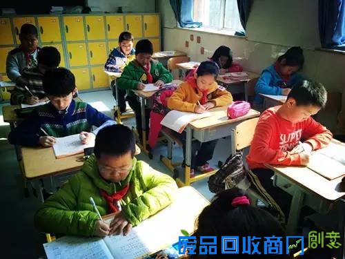校园热点?|?孩子中午都在学校干些什么?这些学校的『午间生活照』,让人“震惊”!