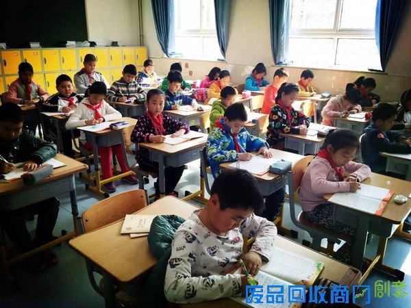 校园热点?|?孩子中午都在学校干些什么?这些学校的『午间生活照』,让人“震惊”!