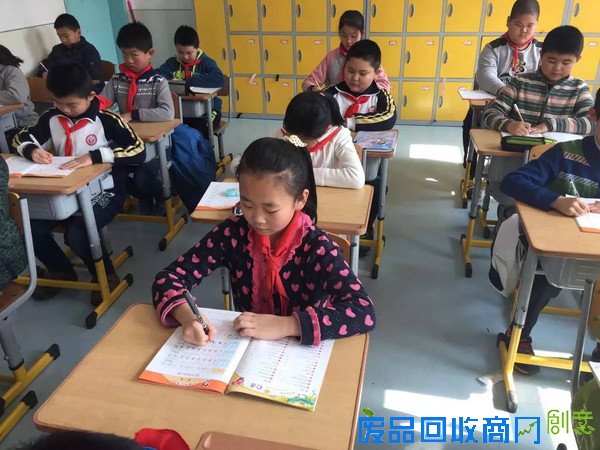 校园热点?|?孩子中午都在学校干些什么?这些学校的『午间生活照』,让人“震惊”!