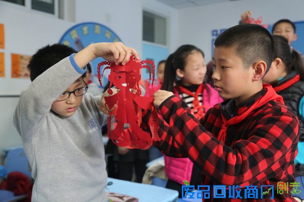 校园热点?|?孩子中午都在学校干些什么?这些学校的『午间生活照』,让人“震惊”!