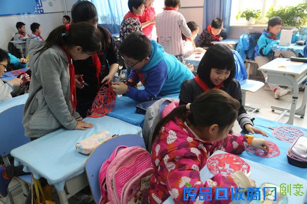 校园热点?|?孩子中午都在学校干些什么?这些学校的『午间生活照』,让人“震惊”!