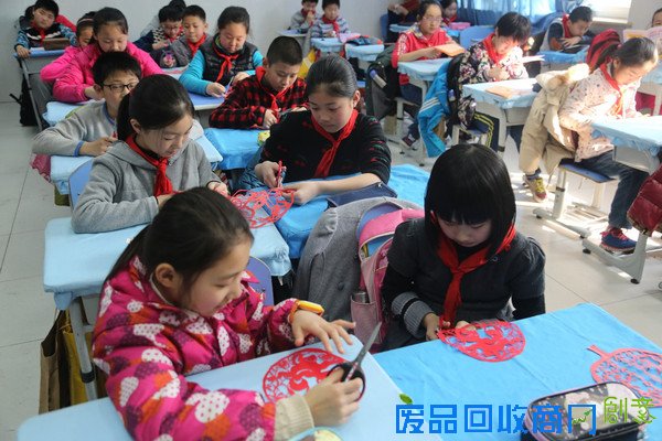 校园热点?|?孩子中午都在学校干些什么?这些学校的『午间生活照』,让人“震惊”!