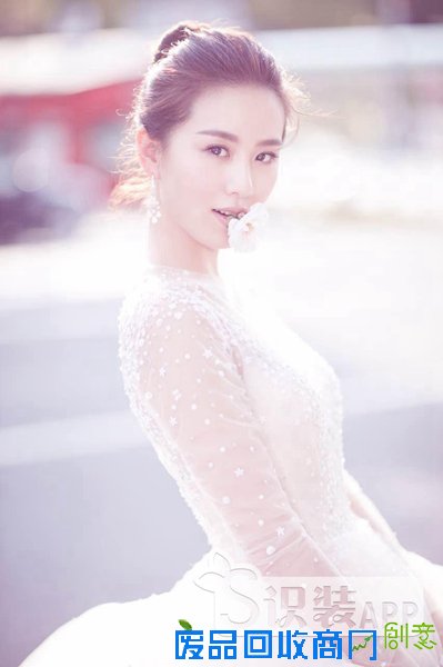 吴奇隆刘诗诗婚纱照曝光 雅痞绅士逗美娘子