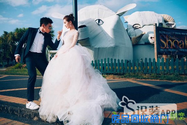 吴奇隆刘诗诗婚纱照曝光 雅痞绅士逗美娘子