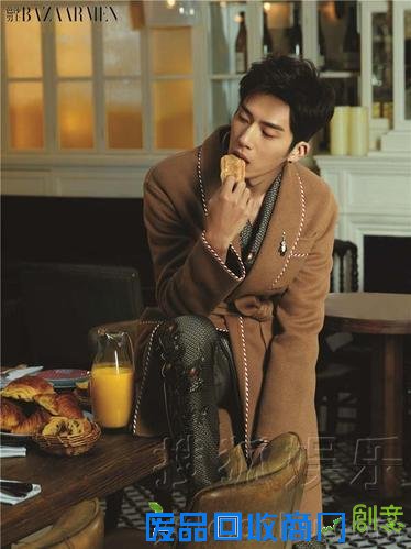 井宝戴皇冠登杂志封面 人气火爆网友赞：霸气萌