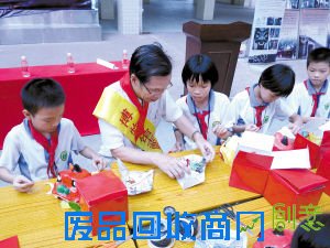 非遗进校园 教小学生制作佛山剪纸和狮头