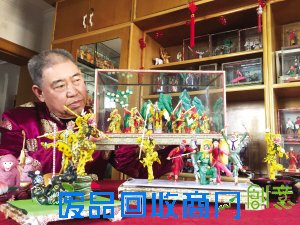 最近在“面人赵”传人赵连生家中，开办了一次猴年“大圣”面人展，其中一个置于水中的作品《孙悟空大闹水晶宫》更是让人啧啧称奇。
