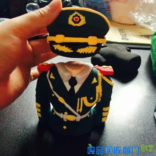 锦城学子捏面塑作品“Q版三军”走红 献礼抗战胜利70周年