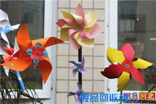 炫彩书皮梦幻风车 石家庄小学生的创意校园生活