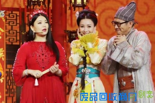 李湘与柳岩同台争艳 身材对比好抢镜