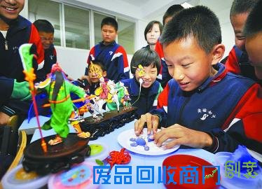 点击查看大图 12岁“面塑管”成庙会最小艺人