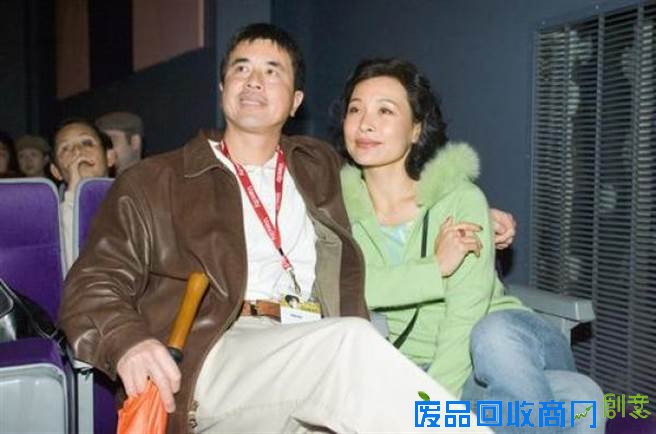 温哥华天空 娱乐新闻 陈冲嫁美籍丈夫因不孕收养双胞胎 怀孕后将其“转让”