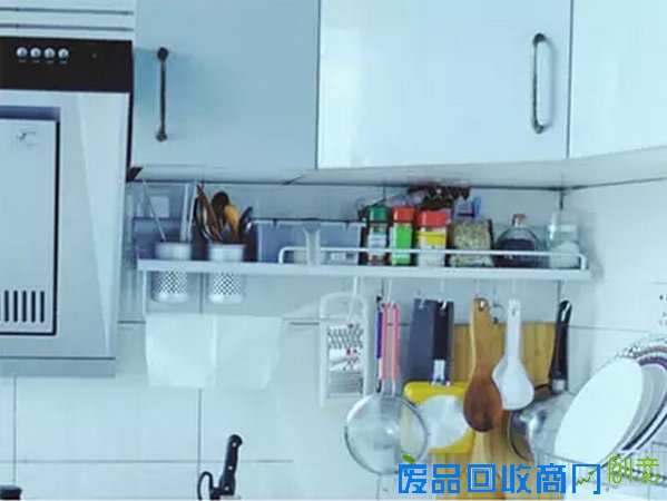 海归姑娘改造房子上瘾 4个月爆改8房受追捧