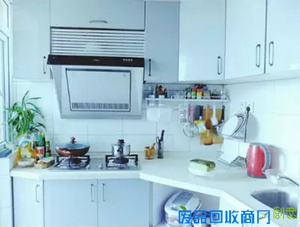 海归姑娘改造房子上瘾 4个月爆改8房受追捧