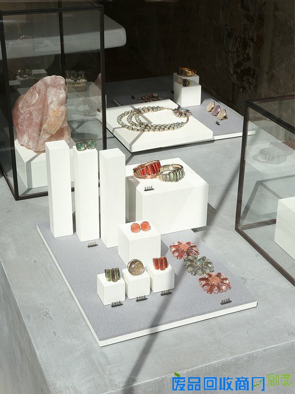 一个珠宝品牌开新店有什么稀罕 但如果它是Chanel的首饰供应商呢？