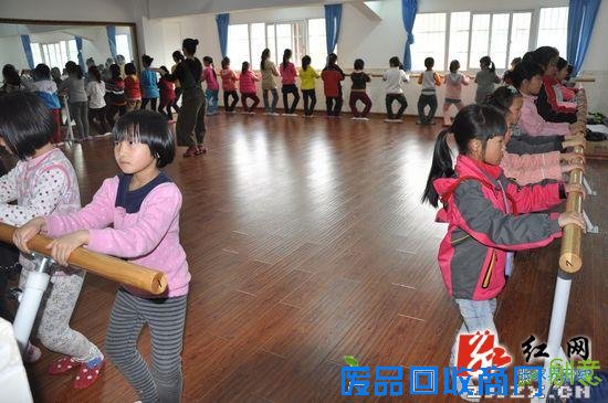 武陵源区军地小学第二课堂活动丰富多彩 促进学生特长发展