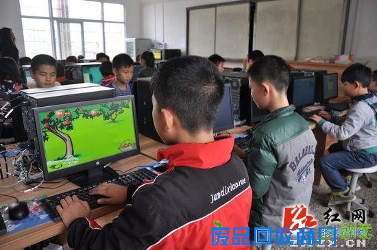 武陵源区军地小学第二课堂活动丰富多彩 促进学生特长发展