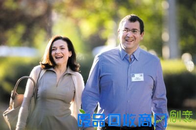 脸谱网高管雪莉·桑德伯格的丈夫一个月前意外过世。过去的30天里，她经历了致命的悲伤，也感受到了足以重获新生的温暖。她把自己一个月来的经历和思辨写成长文，以纪念自己的丈夫，也希望能帮助到那些同样处于悲伤中的人。文章末尾写道：“悲伤没有止境，而爱亦永不完结。”