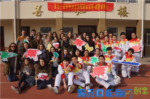 法国高中访问团来青岛15中 体验地道中法文化周