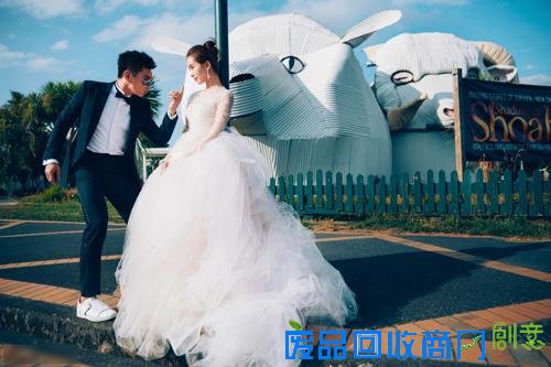 刘诗诗婚纱照曝光网友直呼一个美一个帅 婚礼伴娘伴郎是谁