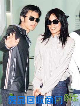 谢霆锋王菲的“姐弟恋”曾轰轰烈烈,沸沸扬扬,不过最终还是烟消云散。分手之后,谢霆锋在接受记者采访时曾表示,“与王菲分手和可惜,再见面还是好朋友。”