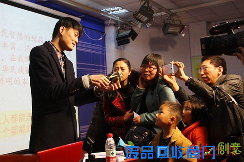 禹州：传统文化讲座受追捧 弘扬民间剪纸艺术