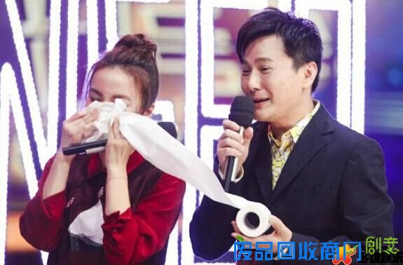 吴昕再见偶像张信哲 激动痛哭一卷手纸都不够