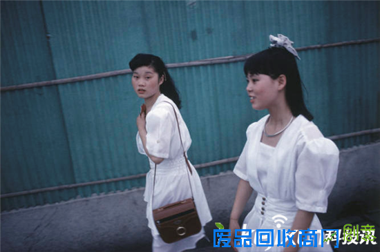 老上海街头揭秘：美女都是这样穿着