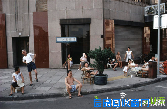 老上海街头揭秘：美女都是这样穿着