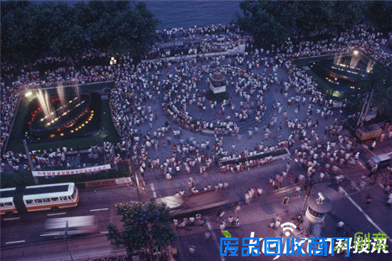 老上海街头揭秘：美女都是这样穿着